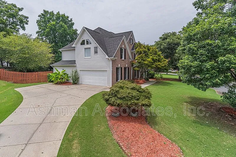 5 bed, 3.0 bath, 2683 sqft, $3,150 — Photo 2
