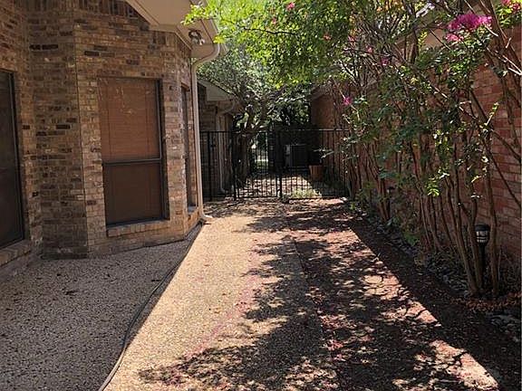 3rd image of 14868 Oaks North Pl