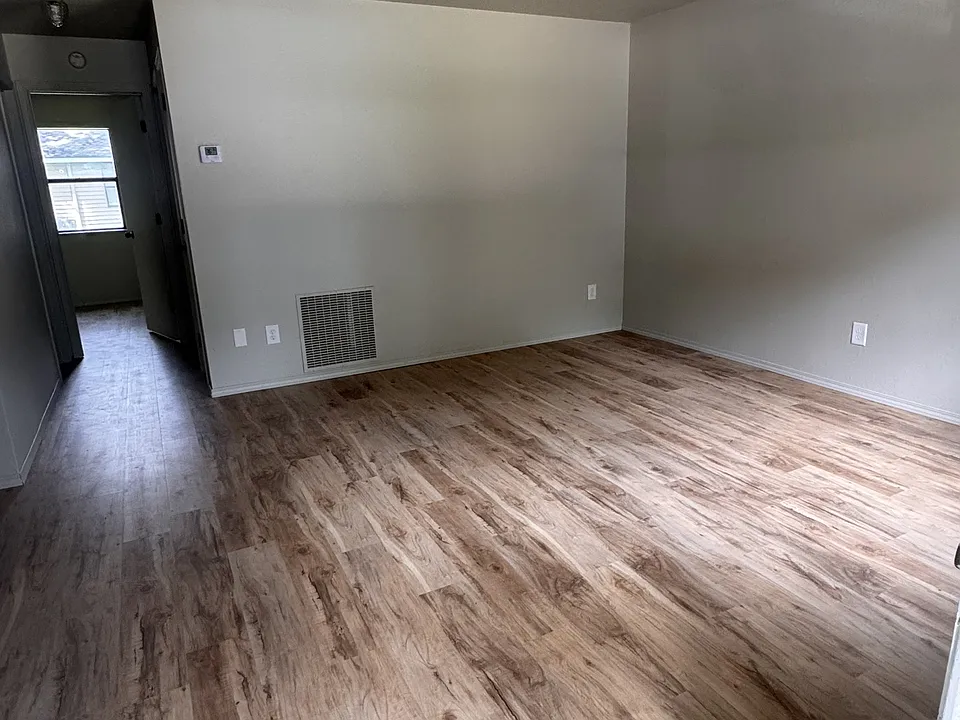 1108 Clemens Ave #2