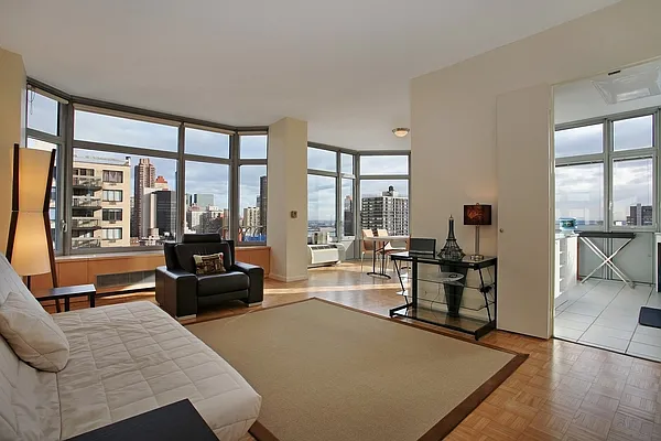 Rented by Corcoran | media 21