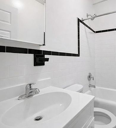 3rd image of 166 2nd Ave APT 14L