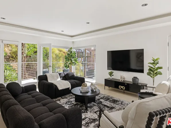 3111 Belden Dr, Los Angeles, CA 90068
