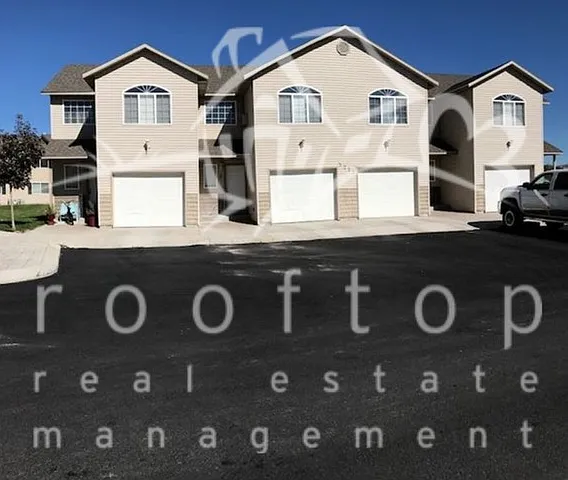 3 bed, 1.5 bath, 1266 sqft, $1,250 — Photo 1