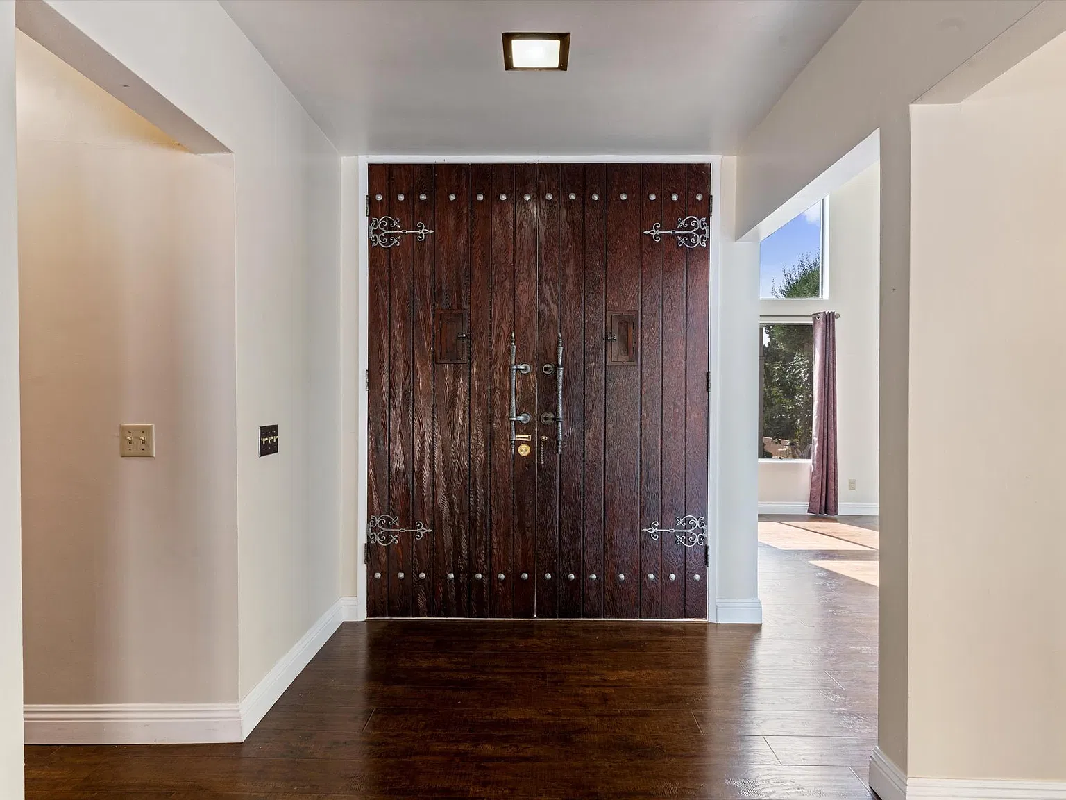 4 bed, 2433 sqft, $4,850 — Photo 3