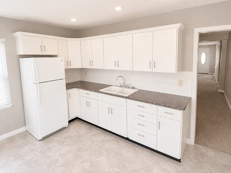 2092 Garfield Ave — Photo 2