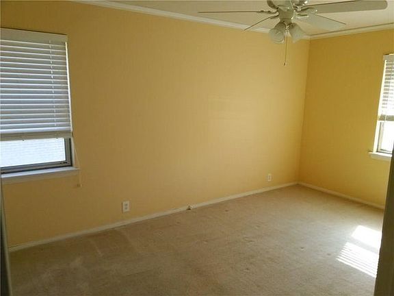 4th image of 826 Wisteria Way