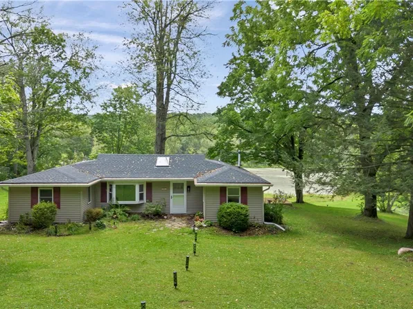 6374 Hunters Creek Rd, South Wales, NY 14139