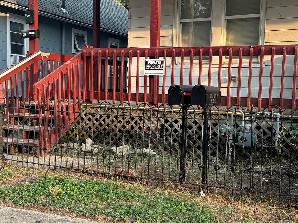 1st image of 503 Oak St E Unit 1