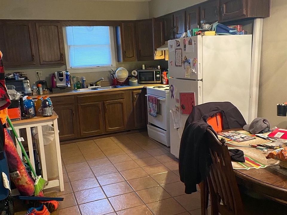 2nd image of 1010 Carson Ct