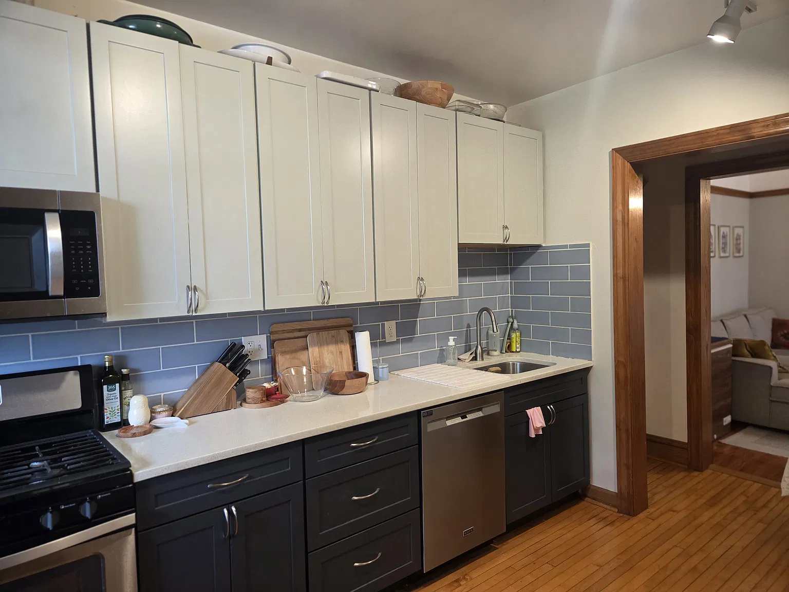 3 bed, 1200 sqft, $3,200 — Photo 2