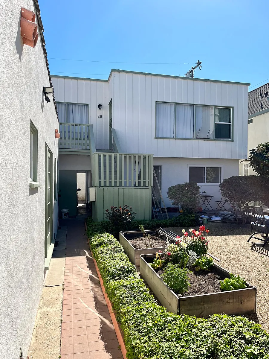 Building Photo - 26 Corona Ave #26