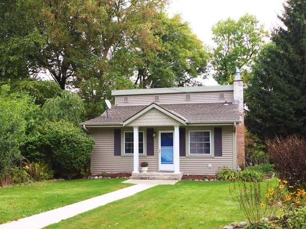 5834 N River Forest Dr, Glendale, WI 53209