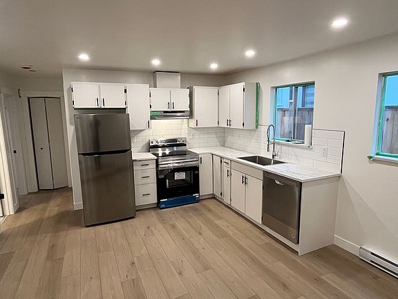 2nd image of 3071 Garry St #B