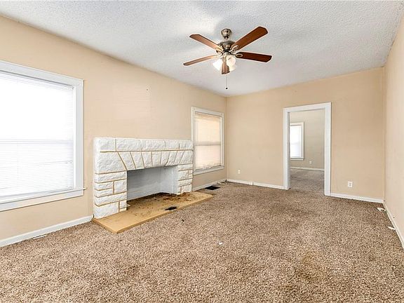 4th image of 2619 Lockridge Ave