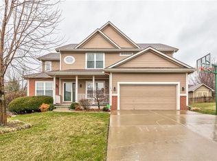 1414 Corey Ln, Lansing, KS 66043