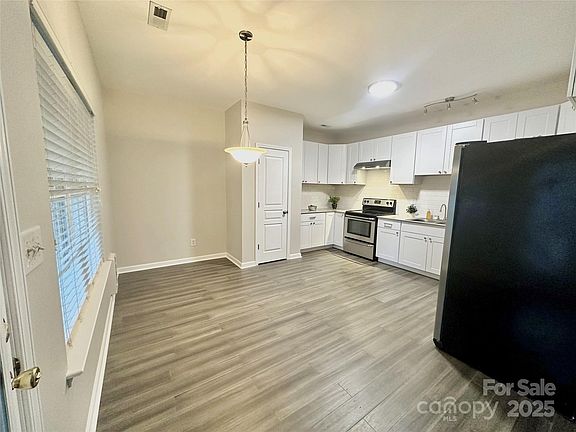 5th image of 11613 Truan Ln