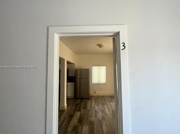 2500 NE 192nd St, Miami, FL 33180