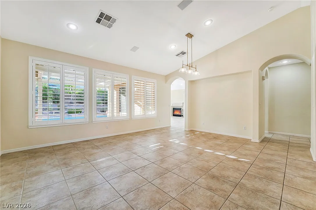 3 bed, 2.0 bath, 2044 sqft, $3,500 — Photo 3