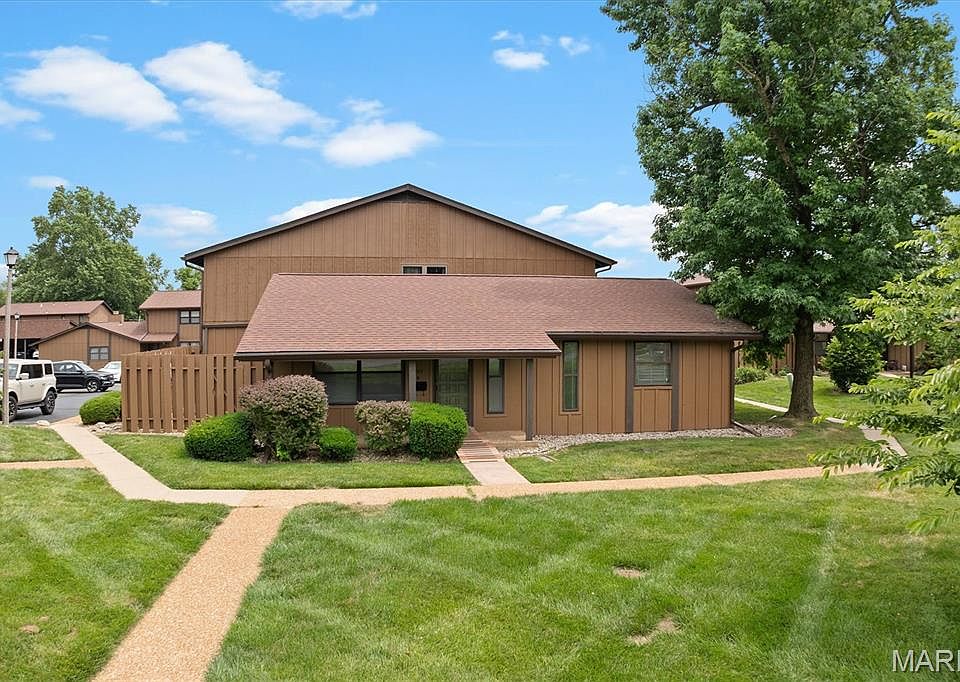 1st image of 404 Whitehall Ct