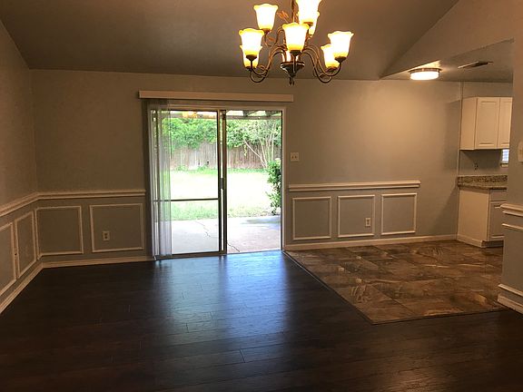 2nd image of 1402 Rosewood Ln