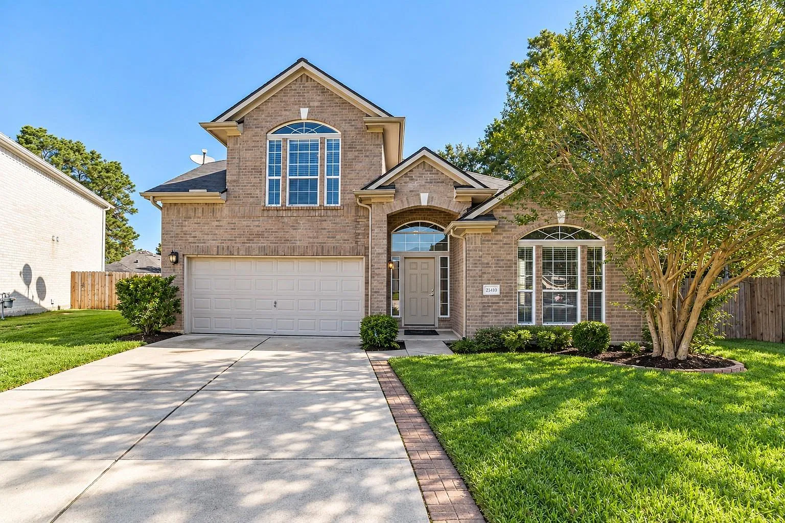 4 bed, 2.5 bath, 2485 sqft, $2,495 — Photo 1