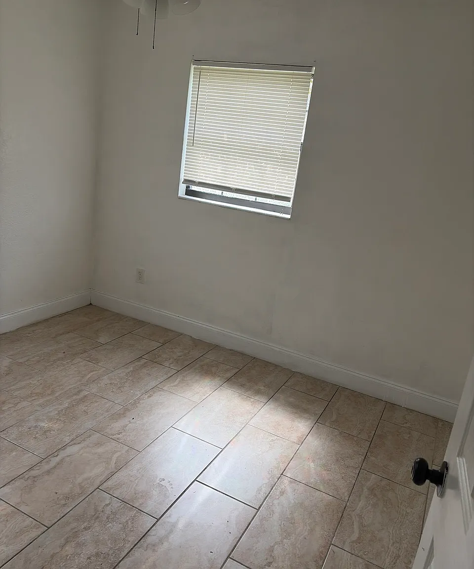 3 bed, 816 sqft, $1,800 — Photo 3