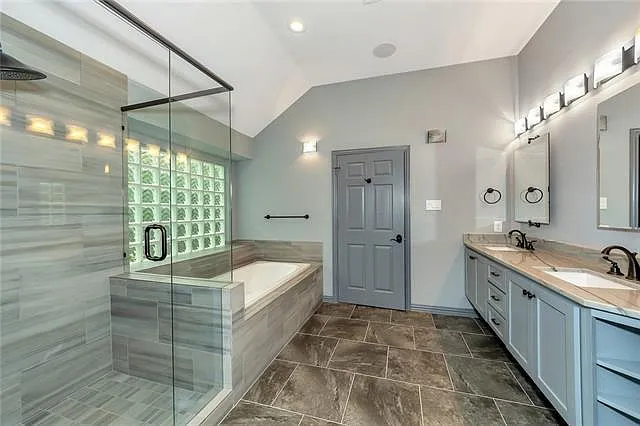 2417 Bonham Trl — Photo 31