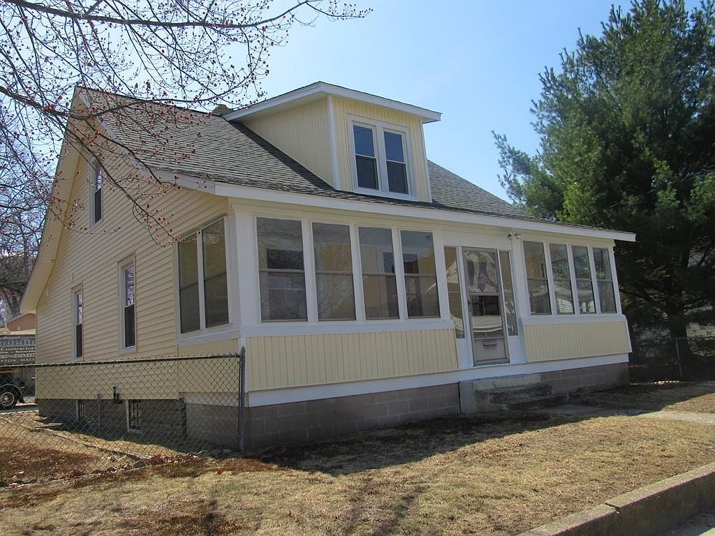 611 Britton St, Chicopee, MA 01020 Zillow