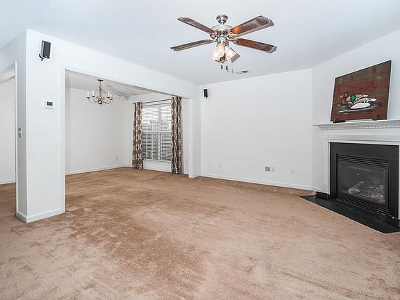 3rd image of 40 Brooksby Ct