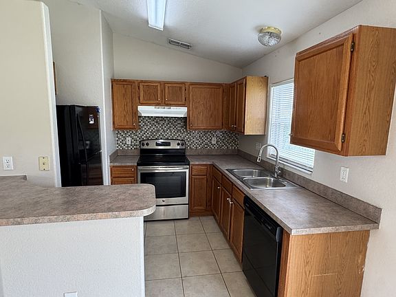 3rd image of 683 Sagamore Dr