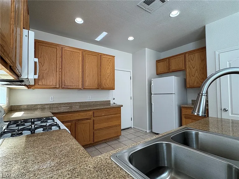 5029 Ivy Creek Ct — Photo 15