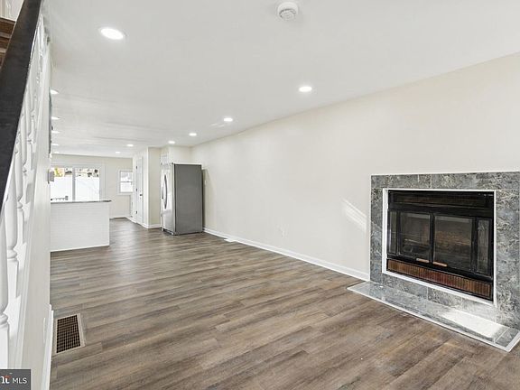 4th image of 457 Wesley Ave
