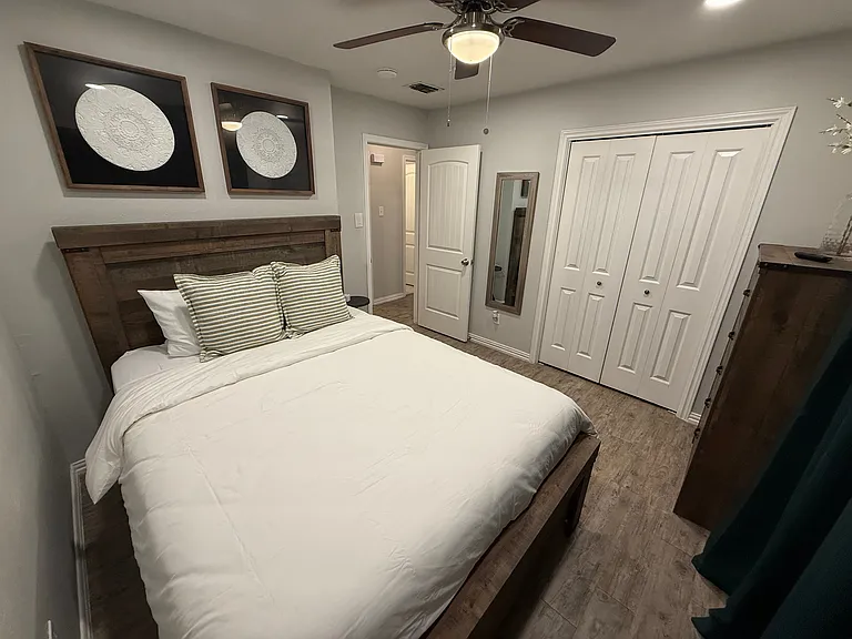 Bedroom 3 - queen bed and smart tv.