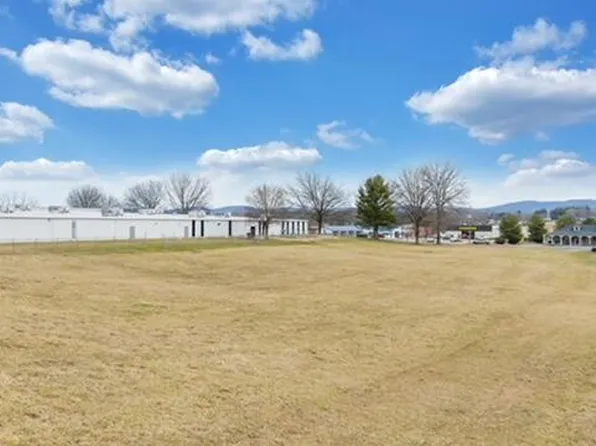 N Jefferson St, Lewisburg, WV 24901