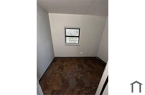 92 Ash St Photo 1