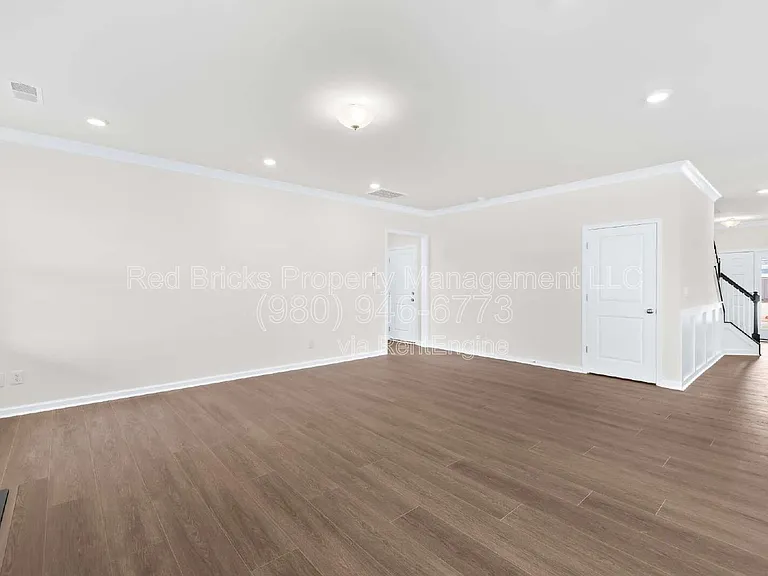 9008 Catboat St — Photo 9