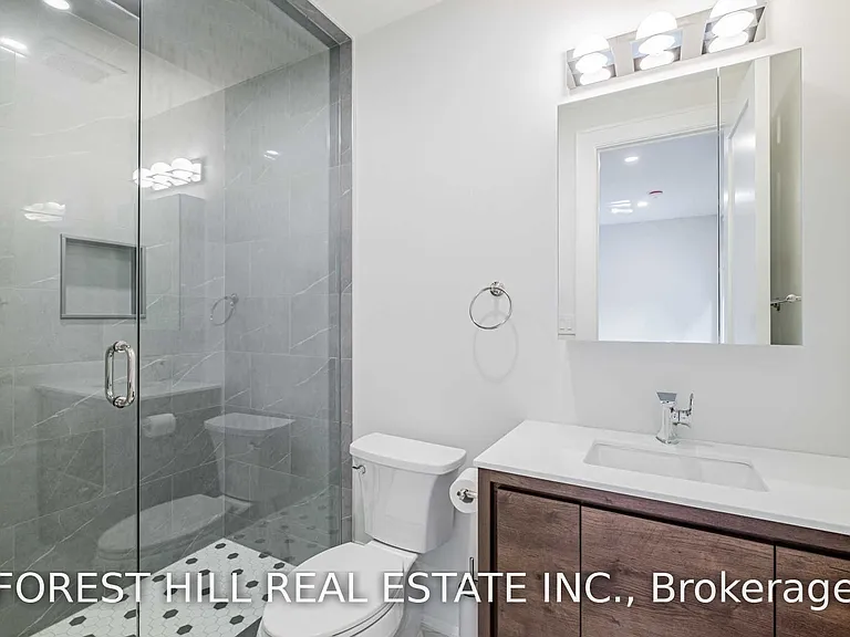 36 Howland Ave — Photo 19