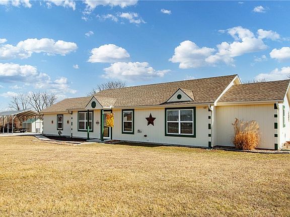 3rd image of 1775 NW 660th Rd