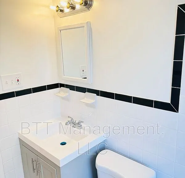 908 Hudson Ave #6 — Photo 37