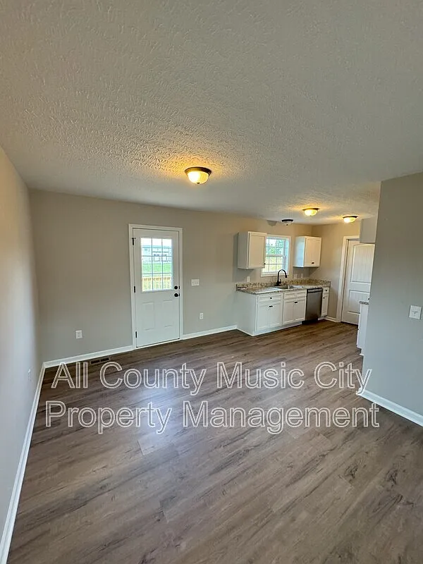 3 bed, 2.0 bath, 1176 sqft, $1,750 — Photo 4