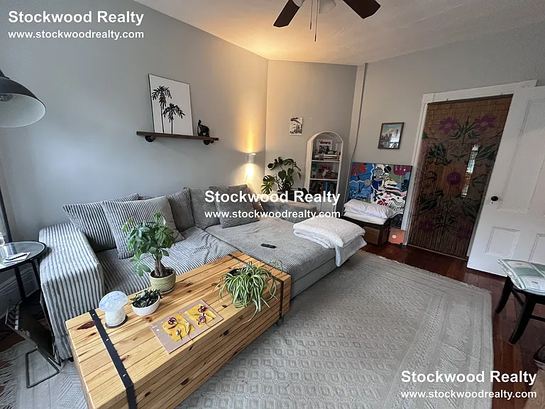 274 E Cottage St #1 — Photo 3