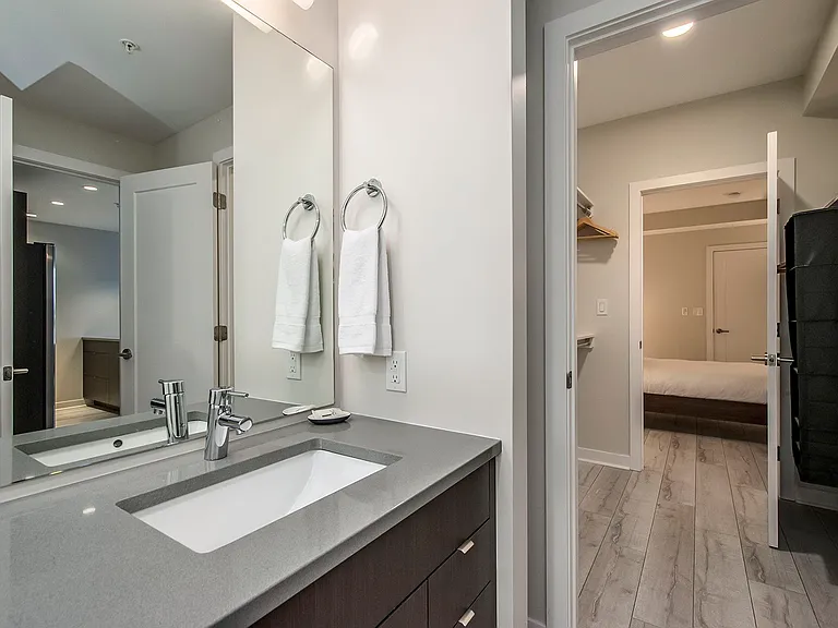 49 Kings Wharf Pl — Photo 16