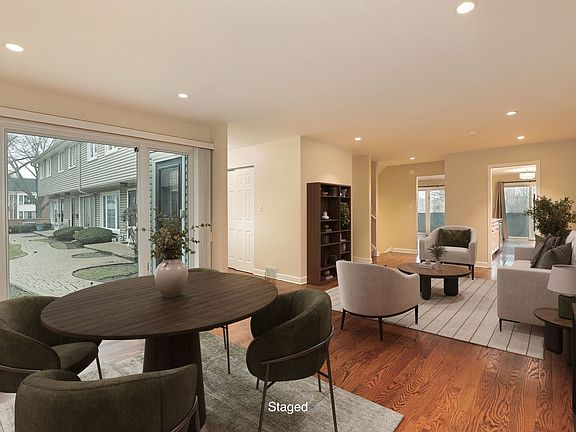 3rd image of 1150 Meadow Rd