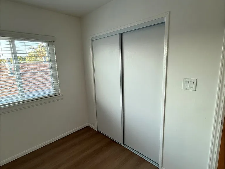 10317 Pinehurst Ave — Photo 7