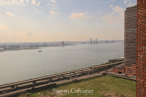 Sold by Steven Corcoran Real Estate | media 6