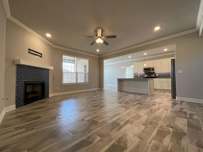 421 Linda Ln — Photo 7
