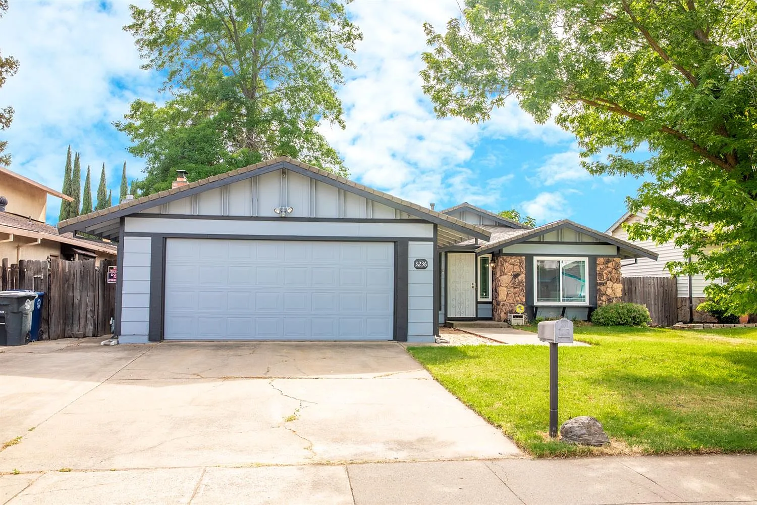 3236 Saturn Dr photo 1