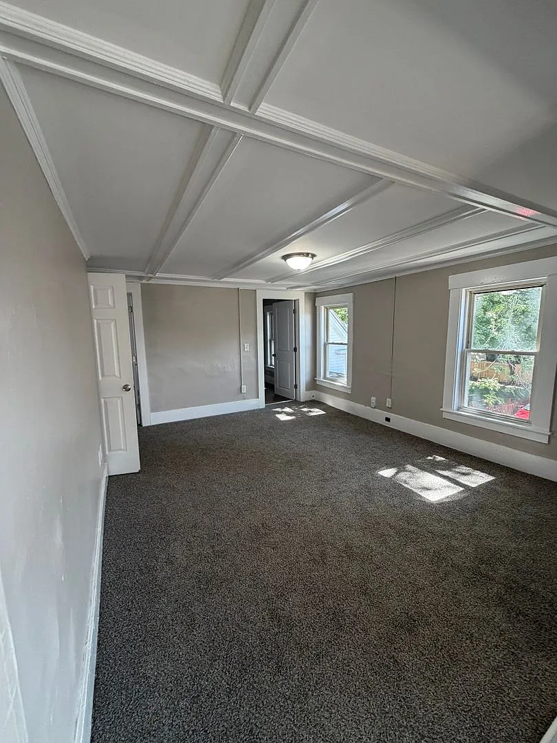 50 Elkins — Photo 3