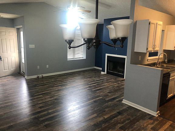 3rd image of 103 Christopher Dr