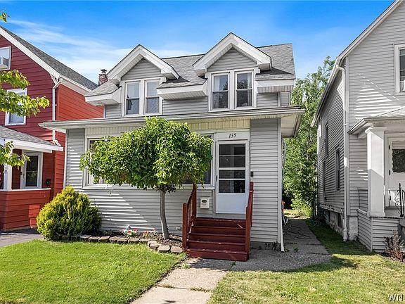 3rd image of 135 Tremaine Ave